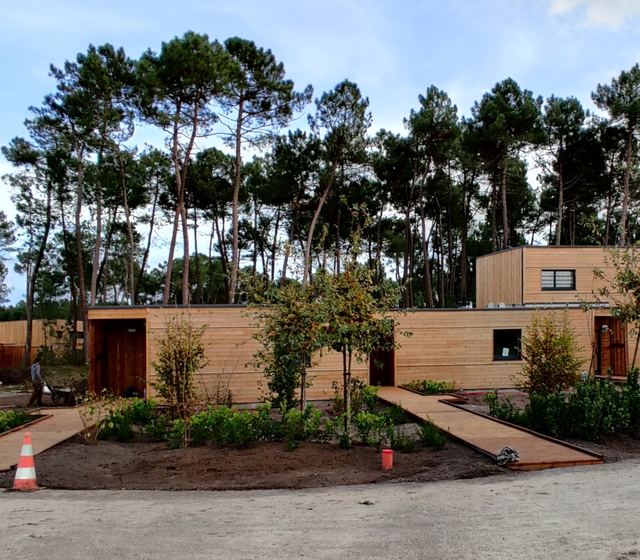 401 Cottages - Center Parcs Landes de Gascogne — Casteljaloux — Architecte : Arotcharen — BET : CETAB